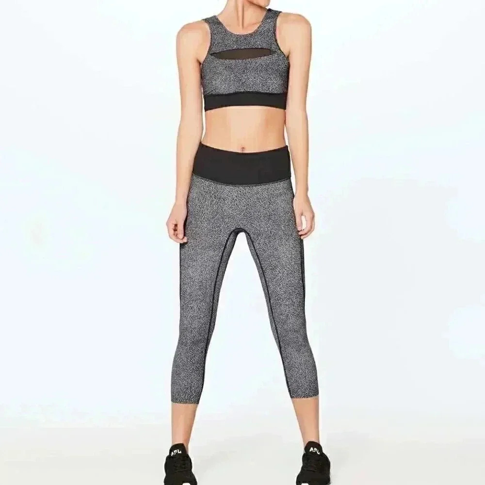 Lululemon run the day crop yoga lightweight athletic  zip pocket tight legging 2